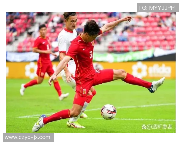 天下足球最新一期精彩回顾与分析球迷必看的赛事亮点与球员表现总结